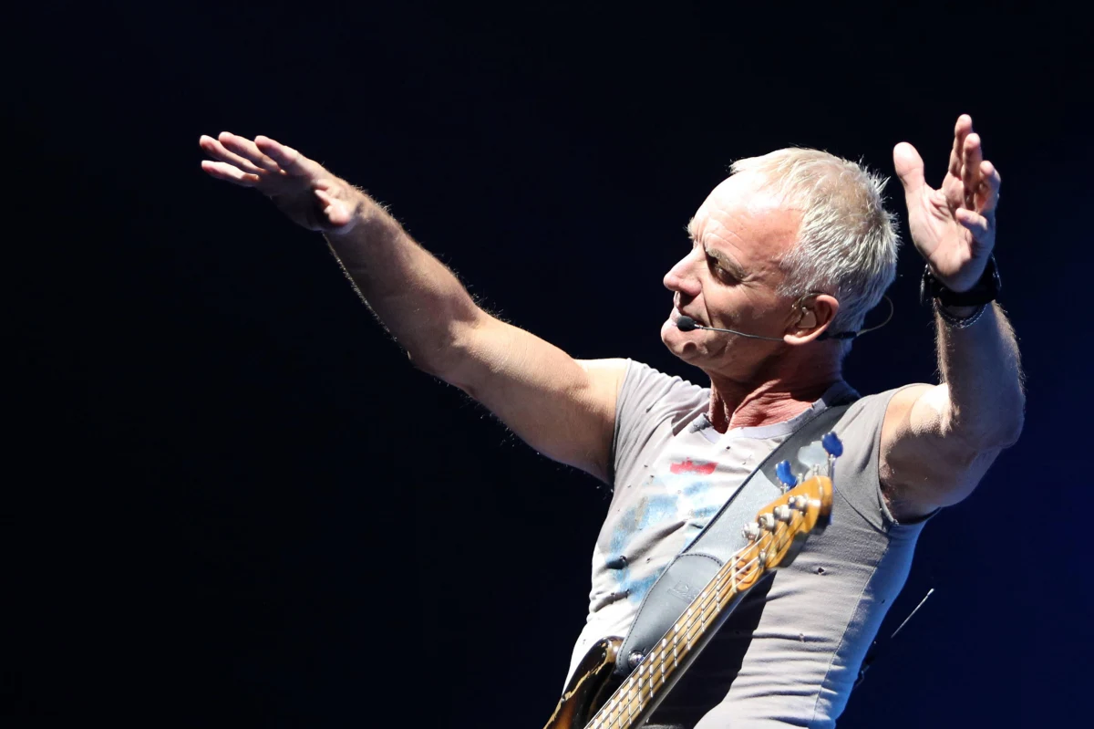 Na gitarze, którą zrobili osadzeni, zagrał Sting dla więźniów w  Neapolu. Koncert miał prywatny charakter, a instrument, którego używał gwiazdor rocka, został wykonany z resztek łodzi, którymi uchodźcy przypływali do Włoch.