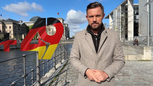 W programie ''+49'' Tomasz Lejman opisuje bieżące, najważniejsze wydarzenia minionego tygodnia w Niemczech. Jednym z tematów tego odcinka jest blokada Berlina przez aktywistów. Będzie mowa również o tanim bilecie komunikacyjnym oraz problemie niemieckiej cyfryzacji.