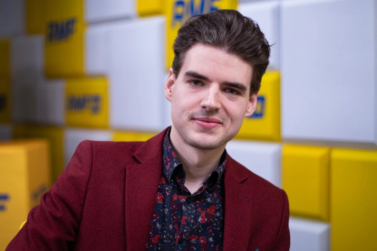 Niedługo pewnie będziemy mieli sztucznego dziennikarza - tak w Porannej rozmowie w RMF FM przewidywał Petros Psyllos, ekspert od sztucznej inteligencji. Dopytywany przez Roberta Mazurka, czy sztuczna inteligencja może zawładnąć światem, przyznał, że jest takie ryzyko. 