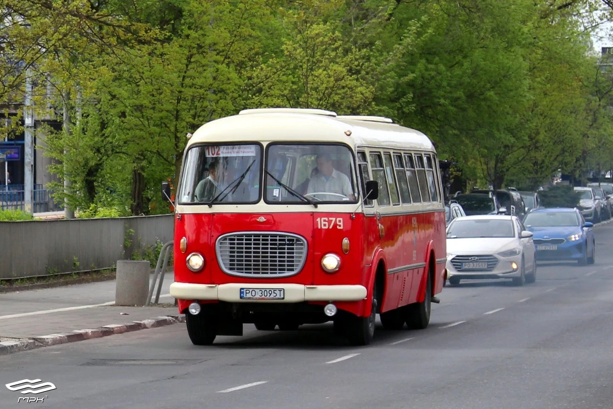 W sobotę po raz pierwszy w sezonie 2023 na trasy wyjadą historyczne autobusy linii 100 i 102 - przekazuje poznańskie MPK. Na zabytkowe tramwaje poznaniacy będą musieli poczekać do 13 maja - wtedy otwarty zostanie ruch tramwajowy w centrum miasta.