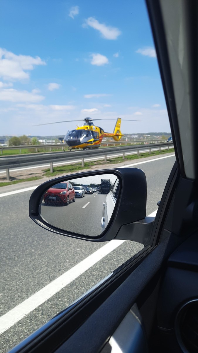 Zderzenie dwóch pojazdów na autostradowej obwodnicy Krakowa na wysokości Balic. Poszkodowane zostały dwie osoby. Informację dostaliśmy na Gorącą Linię RMF FM. 