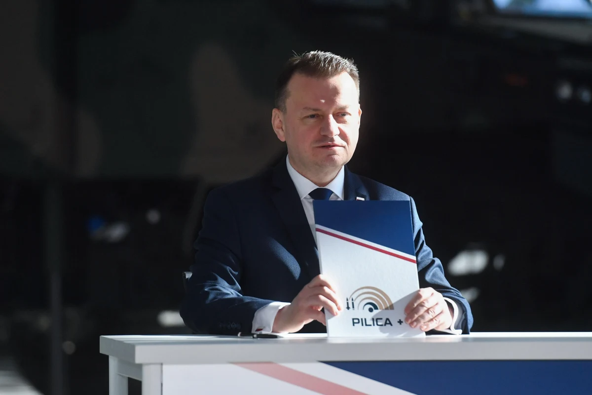 Wielka Brytania i Polska podpisały umowę o wartości 1,9 mld funtów, na mocy której do Polski dostarczony zostanie nowoczesny brytyjski system obrony powietrznej - ogłosił rząd w Londynie. Zgodnie z nią, 22 polskie baterie obrony powietrznej, będące elementem programu Pilica+, zostaną wyposażone w produkowane przez brytyjską firmę MBDA modułowe pociski przeciwlotnicze (CAMM) i wyrzutnie.