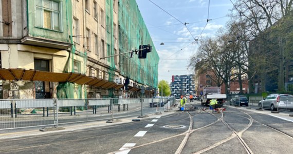 W sobotę (29 kwietnia) zakończy się remont torowiska tramwajowego na skrzyżowaniu ulicy Pułaskiego i Małachowskiego we Wrocławiu. Na trasę tę wróci linia 70. Linia 16 będzie jeszcze kursować objazdem z powodu remontu pobliskiej ul. Hubskiej. 