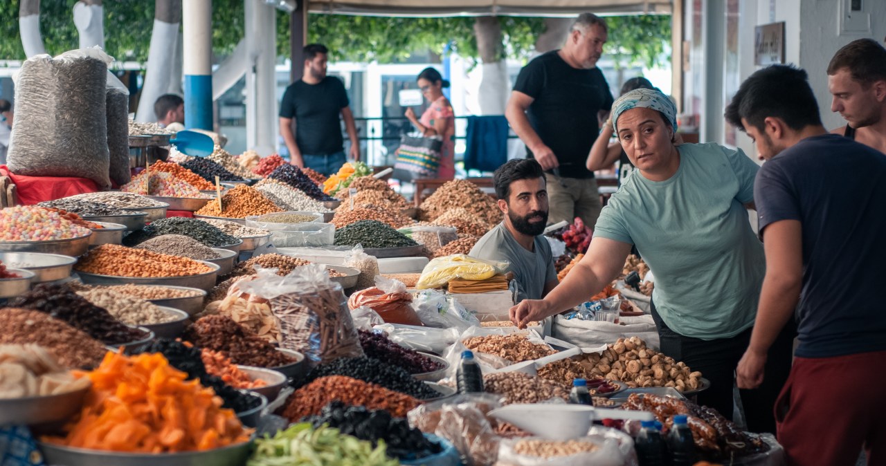 Trzycyfrowa inflacja w Iranie. Ceny podstawowych produktów biją rekordy