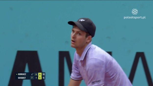 Hubert Hurkacz awansował do trzeciej rundy turnieju ATP w Madrycie. Po wyrównanym meczu polski tenisista wyeliminował Richarda Gasqueta z rywalizacji w stolicy Hiszpanii. Polak wygrał 2:1 (6:7, 6:4, 7:5).

