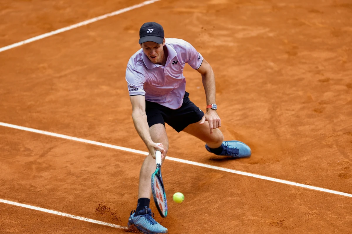 Hubert Hurkacz awansował do trzeciej rundy turnieju ATP 1000 na kortach ziemnych w Madrycie. Rozstawiony z numerem 12. polski tenisistka wygrał z Francuzem Richardem Gasquetem 6:7 (9-11), 6:4, 7:5.
