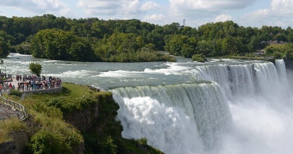 2 maja w Dzień Flagi najsłynniejszy wodospad na świecie zostanie podświetlony naszymi barwami narodowymi. Wydarzenie to oficjalnie rozpocznie w Ontario, największej prowincji Kanady, uroczystości Miesiąca Dziedzictwa Polskiego. W tym szczególnym dniu będzie tam także specjalny wysłannik RMF FM. Na naszej stronie opublikujemy dla Was zdjęcia i filmy z tego niecodziennego wydarzenia. Świętujmy razem pod Biało-Czerwoną.