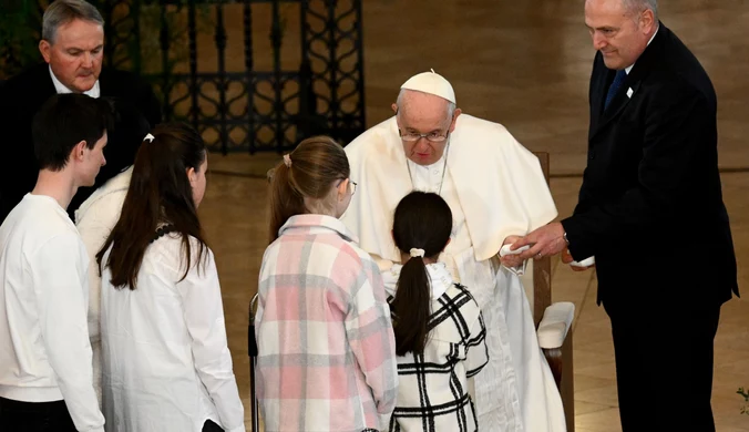 Węgry: Papież spotkał się z uchodźcami i ubogimi. Mówił o języku miłości