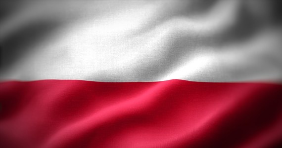 W Międzyzdrojach trwają przygotowania do próby ustanowienia nowego rekordu Polski w kategorii najdłuższej flagi narodowej. Zszywana od kilku dni biało-czerwona musi być dłuższa niż 2270 m, bo tyle wynosi aktualny rekord.