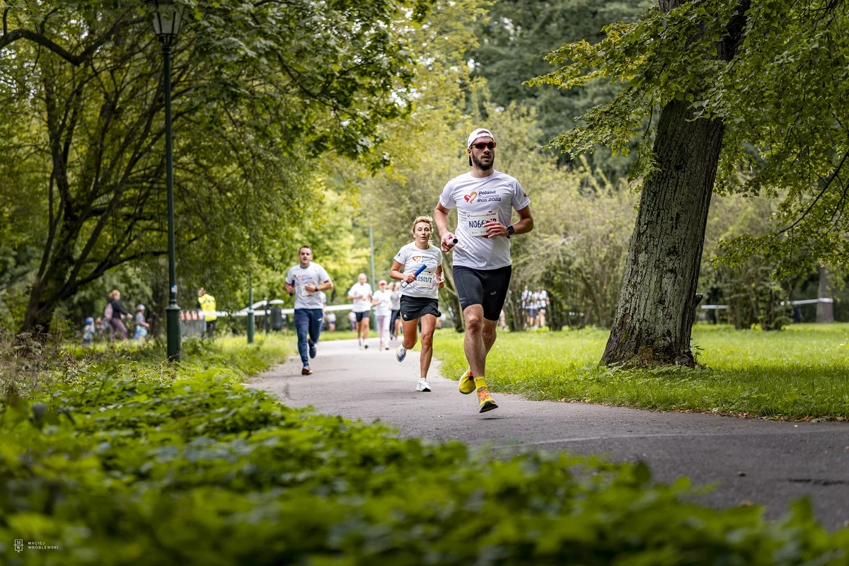 3 września wystartuje popularny bieg charytatywny Poland Business Run. Dystans sztafety 5x4 km można pokonać w ramach tradycyjnych zawodów w Krakowie lub rywalizacji wirtualnej po dowolnie wybranej trasie. Opłaty startowe firm i korporacji pozwolą wesprzeć potrzebujących w dofinansowaniu protez kończyn, wózków oraz rehabilitacji. Start zapisów rusza 9 maja.