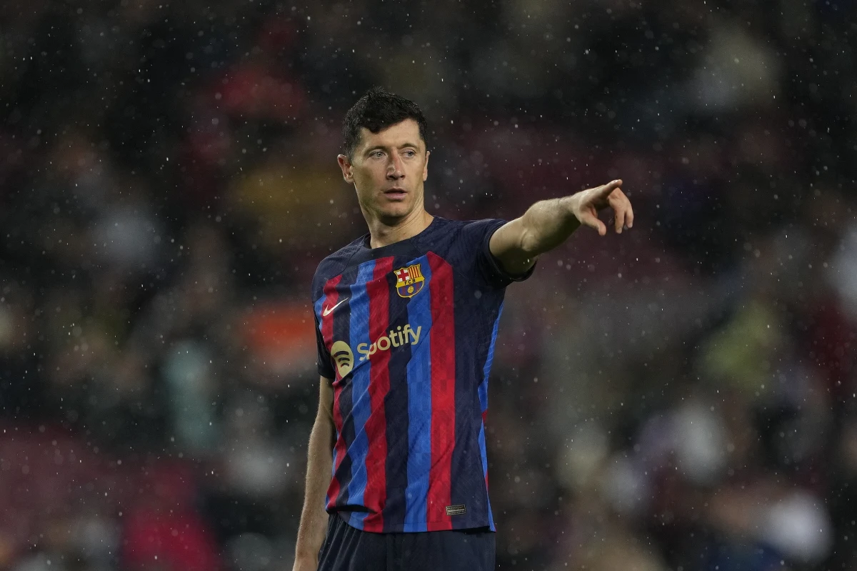 "Dla Roberta to zwycięstwo ma ogromne znaczenie. On zawsze robi różnicę" - powiedział trener Barcelony Xavi Hernandez o Robercie Lewandowskim po zwycięstwie zespołu z Betisem Sewilla. W sobotni wieczór Barca wygrała 4:0, a Lewandowski zdobył jedną z bramek.