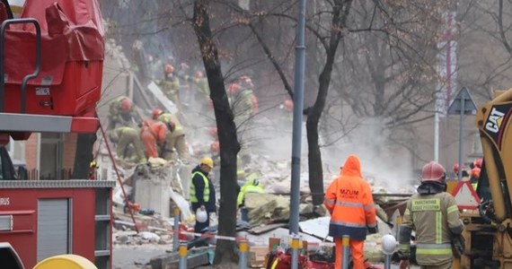 Śląscy policjanci, którzy od trzech miesięcy wyjaśniają okoliczności wybuchu gazu w Katowicach-Szopienicach, poszukują świadków. Do eksplozji doszło 27 stycznia na plebanii parafii ewangelicko-augsburskiej przy ul. Bednorza. Dom zawalił się, zginęły dwie kobiety. 