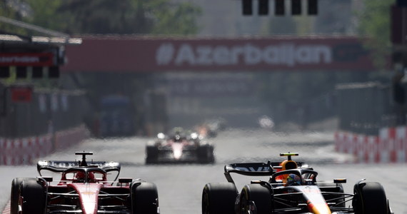 Meksykanin Sergio Perez z teamu Red Bull wygrał w niedzielę wyścig Formuły 1 o Grand Prix Azerbejdżanu na ulicznym torze w Baku, czwartą rundę cyklu. Drugi był jego kolega z ekipy, obrońca tytułu Holender Max Verstappen, a trzeci Monakijczyk Charles Leclerc z Ferrari.