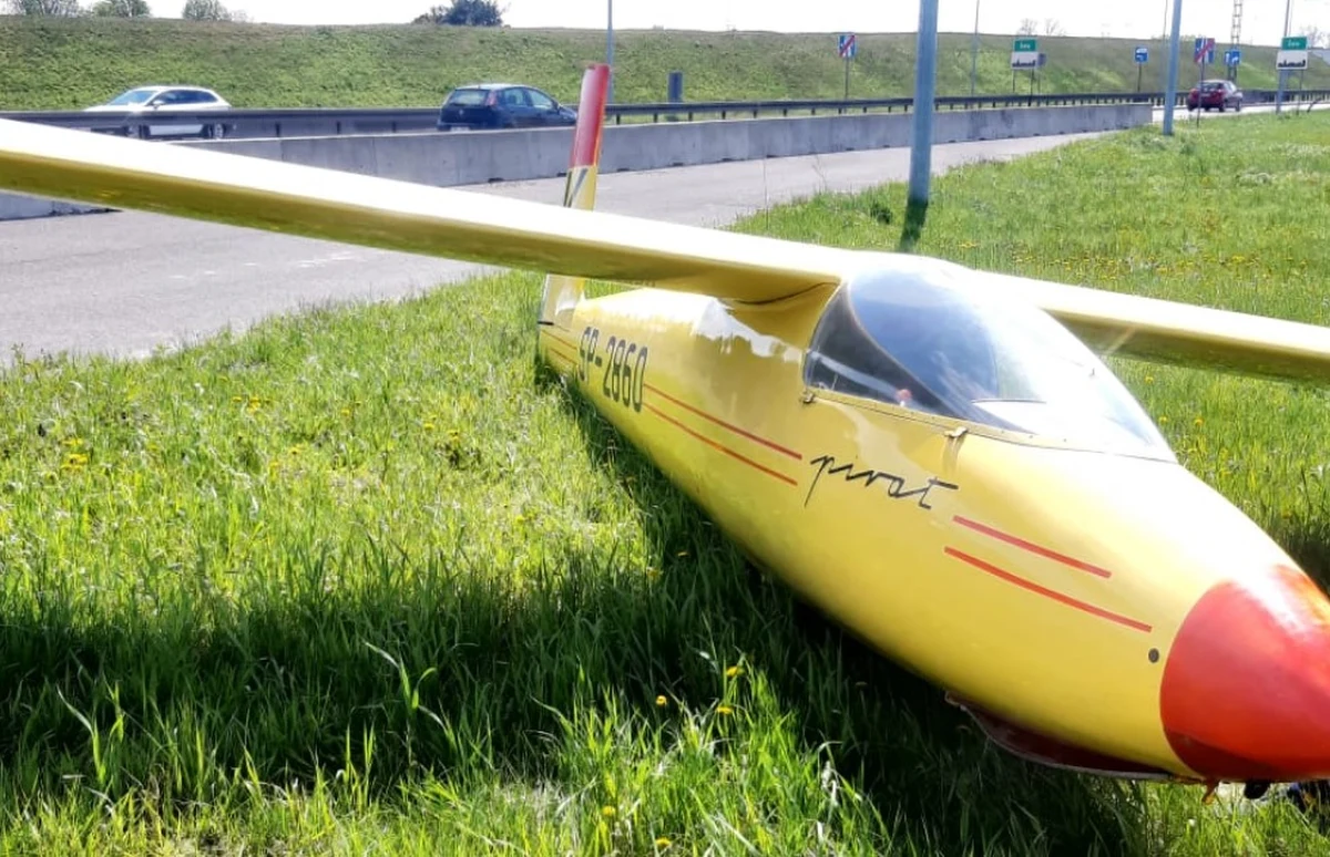 Szybowiec rybnickiego aeroklubu z nieznanych przyczyn wylądował po południu na terenie węzła autostrady A1 w Żorach – wynika z informacji Generalnej Dyrekcji Dróg Krajowych i Autostrad. Nikomu nic się nie stało. GDDKiA zaapelowała o rozważny wypoczynek.