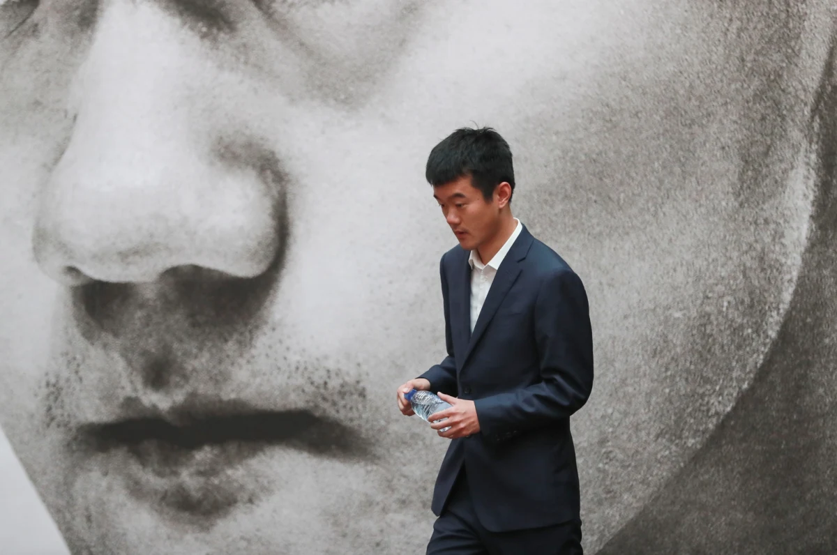 Chińczyk Ding Liren pokonał w dogrywce Rosjanina Jana Niepomniaszczija i został nowym 17. mistrzem świata w szachach. Obaj arcymistrzowie rywalizowali w stolicy Kazachstanu o schedę po Norwegu Magnusie Carlsenie, który na tronie królewskiej gry zasiadał od 2013 roku, ale w lipcu 2022 zrezygnował z obrony tytułu.