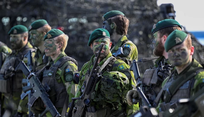 Ćwiczenia Aurora 23: Wojsko na ulicach Sztokholmu. Są też polscy spadochroniarze
