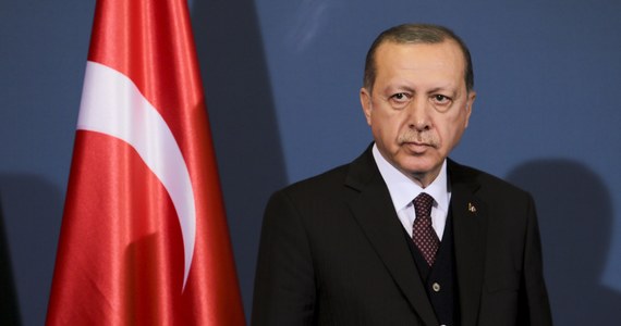 ​Prezydent Turcji Recep Tayyip Erdogan poinformował w niedzielę, że  tureckie służby zabiły w sobotę przywódcę Państwa Islamskiego (IS) Abu al-Husseina al-Husseini al-Kurajsziego - podał Reuters.