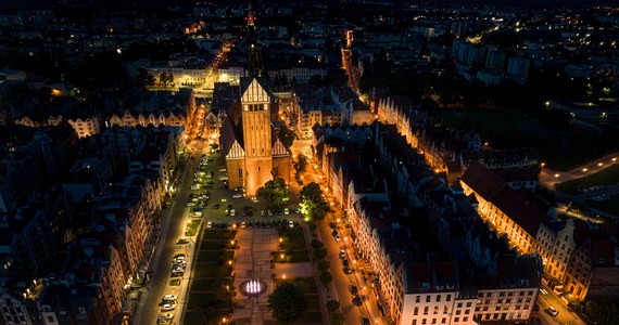 Od 1 maja do połowy października zostanie udostępniony do zwiedzania taras widokowy na wieży katedry pw. św. Mikołaja w Elblągu - poinformowało elbląskie Muzeum Archeologiczno-Historyczne, które zapewnia obsługę zwiedzających.
