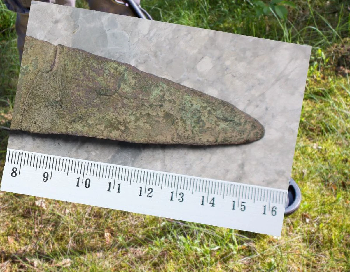 Poszukiwacze znaleźli w lesie pod Krasnymstawem w województwie lubelskim sztylet z brązu sprzed około 3,5 tys. lat. Zdaniem konserwatora zabytków Pawła Wiry, wartość naukowa znaleziska jest bezcenna.