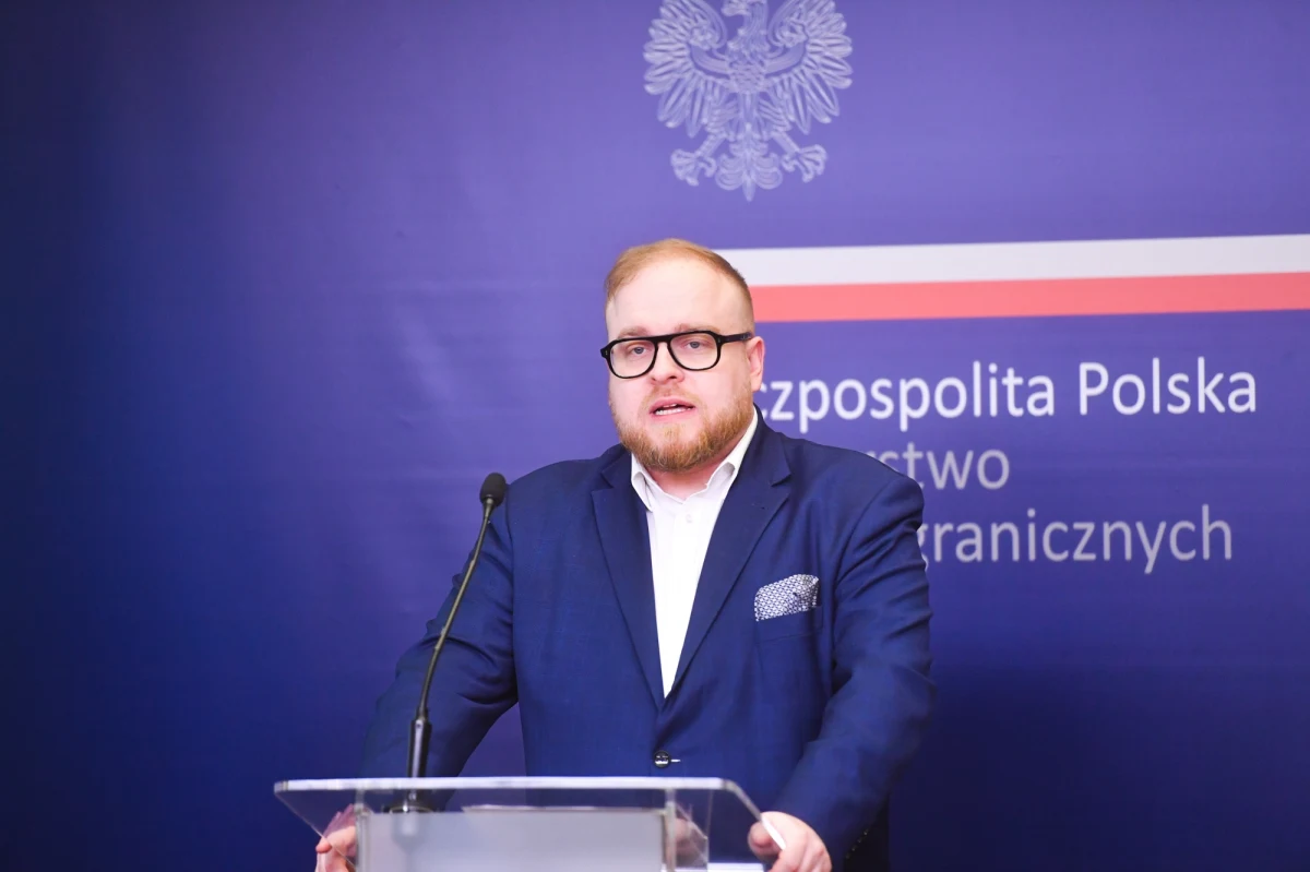 Ministerstwo Spraw Zagranicznych RP potępia wypowiedź Pawła Astachowa dowodzącą, że dopuszczalne jest zabójstwo Ambasadora RP. Wzywamy Rosję do zapewnienia bezpieczeństwa wszystkim dyplomatom zgodnie z Konwencją Wiedeńską - podkreślił rzecznik polskiej dyplomacji Łukasz Jasina.