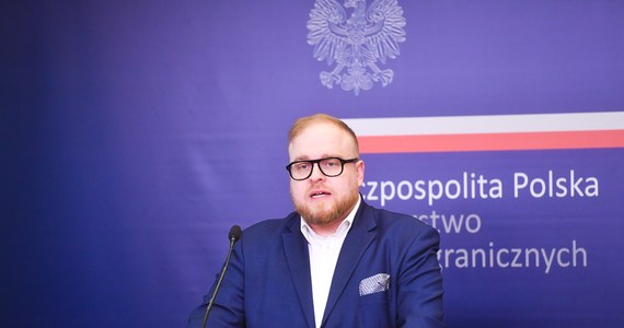 Ministerstwo Spraw Zagranicznych RP potępia wypowiedź Pawła Astachowa dowodzącą, że dopuszczalne jest zabójstwo Ambasadora RP. Wzywamy Rosję do zapewnienia bezpieczeństwa wszystkim dyplomatom zgodnie z Konwencją Wiedeńską - podkreślił rzecznik polskiej dyplomacji Łukasz Jasina.