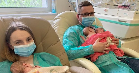 Drugie w tym roku trojaczki - Oliwia, Zuzanna i Mikołaj - przyszły na świat w szpitalu klinicznym nr 4 w Lublinie. Wcześniaki opanowały samodzielne oddychanie, ale okresowo potrzebują tlenu w inkubatorach.