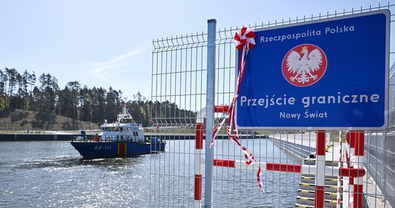Uruchomiono przejście graniczne Nowy Świat na Mierzei Wiślanej. W uroczystości wzięli udział przedstawiciele Straży Granicznej, służb celno-skarbowych, wojewoda pomorski Dariusz Drelich i lokalne władze samorządowe.