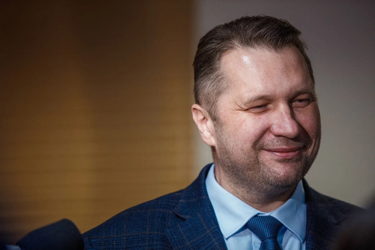 ​Ostatnie dni przed maturą poświęćcie na lekki odpoczynek, na refleksję nad tym, co już do waszych głów trafiło i na ewentualnej powtórce tego, co jeszcze nie jest do końca wyszlifowane - powiedział minister edukacji i nauki Przemysław Czarnek, zwracając się do tegorocznych maturzystów.