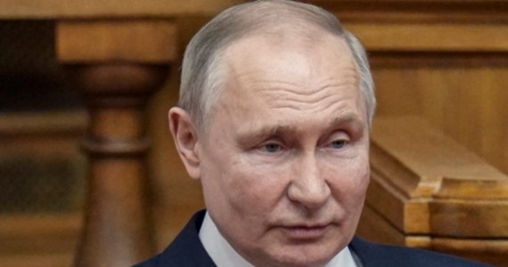Rosyjski prezydent Władimir Putin zostanie poproszony przez władze Republiki Południowej Afryki, by wziął udział w szczycie państw BRICS jedynie w formie zdalnej, bo inaczej będzie musiał być aresztowany - podał południowoafrykański "Sunday Times".