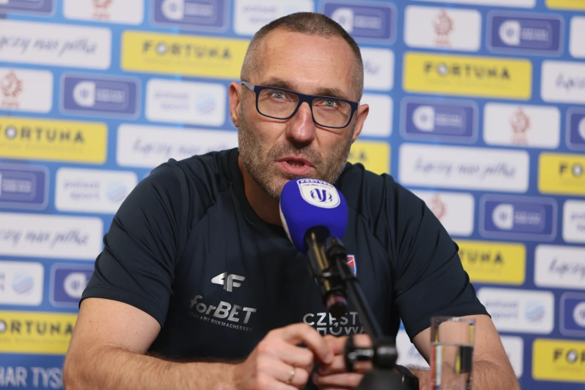 Trener piłkarzy Rakowa Częstochowa Marek Papszun przyznał przed wtorkowym finałem Pucharu Polski z Legią Warszawa (godz. 16), że jest zaskoczony obsadą sędziowską. Arbitrem będzie Piotr Lasyk. "Dziwi mnie, że meczu dwóch najlepszych drużyn nie poprowadzi najlepszy polski sędzia" - przyznał.