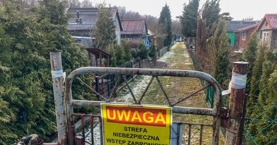W Trzebini w poniedziałek weszło w życie rozporządzenie wojewody małopolskiego o zakazie wstępu na publiczne, oznakowane tereny zagrożone powstaniem zapadlisk. W weekend obszary te zostały na nowo, w sposób jednolity, oznaczone.