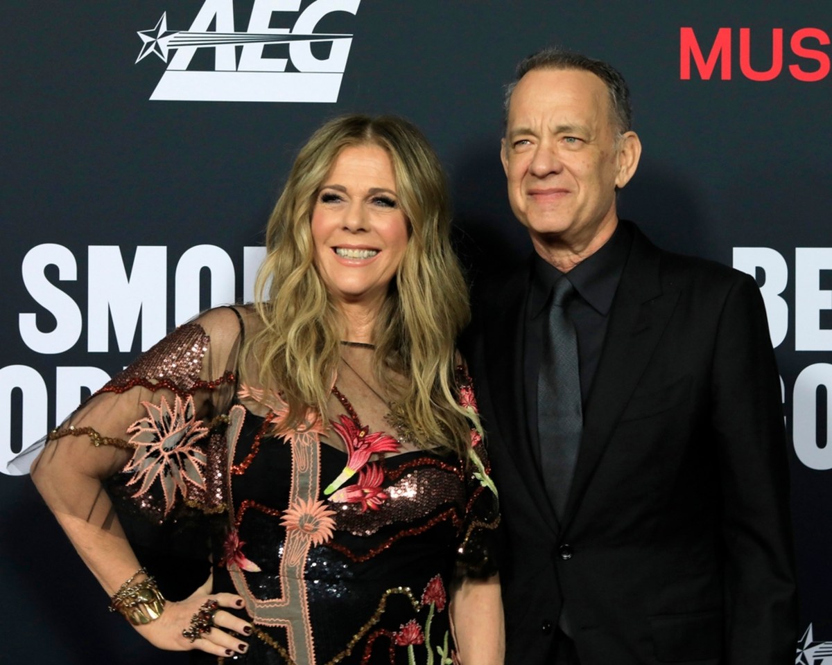 "35 lat małżeństwa. 30 kwietnia 1988 roku. Miłość jest wszystkim" - napisała w mediach społecznościowych aktorka Rita Wilson, żona Toma Hanksa, publikując zdjęcie ze swoim mężem. Para ma dwójkę dzieci - Chestera i Trumana.