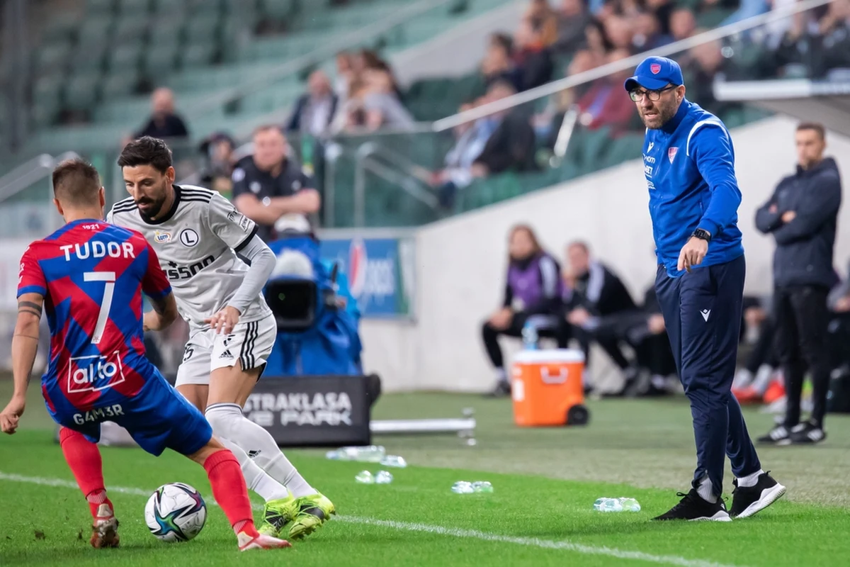 Raków Częstochowa i Legia Warszawa spotkają się dziś na PGE Narodowym. O godzinie 16 rozpocznie się 67. mecz o piłkarski Pucharu Polski. Legia ma w dorobku najwięcej triumfów w tych rozgrywkach. Raków wygrywał dwie ostatnie edycje. Obie ekipy - po raz pierwszy w historii - spotykają się w finałowym pojedynku.