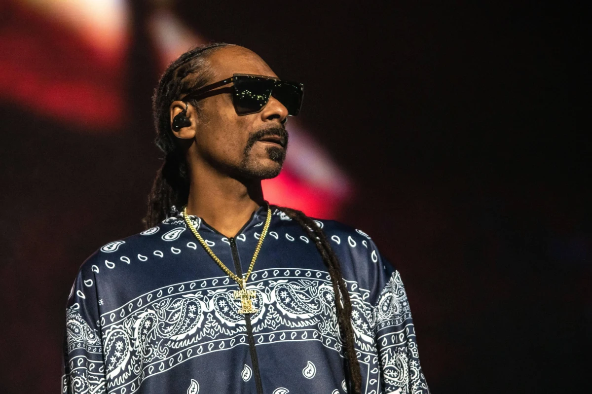 Snoop Dogg jest zainteresowany przejęciem hokejowego klubu Ottawa Senators, grającego w lidze NHL – poinformował portal The Athletic. Amerykański raper jest kolejnym celebrytą, który wchodzi w świat sportu.