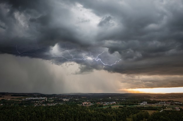 Synoptycy ostrzegają: Dziś pojawią się burze. Gdzie może zagrzmieć?