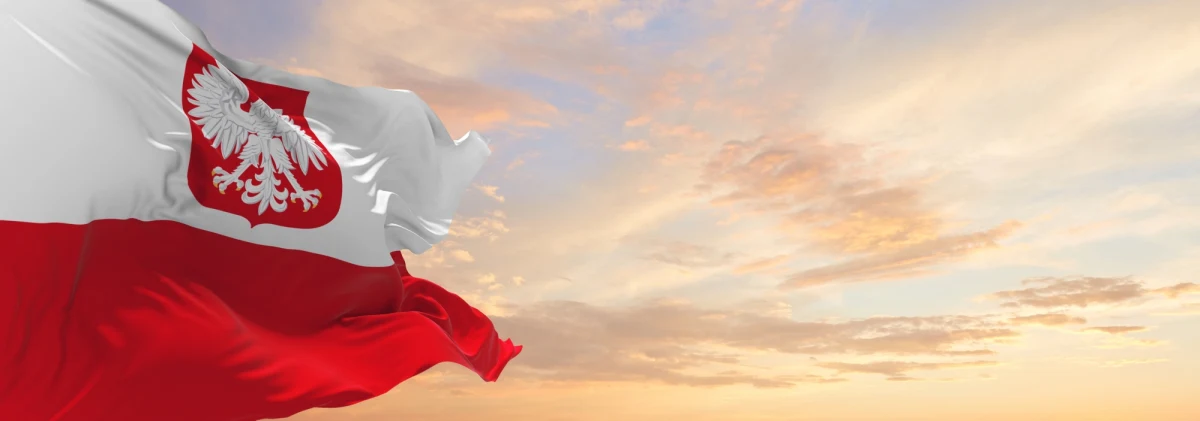 ​W Gdańsku z wielu miejsc Śródmieścia czy historycznego centrum dostrzec będzie można dziś biało-czerwoną na najwyższym maszcie Gdańska. Dokładnie w południe zaplanowane jest na Górze Gradowej uroczyste podniesienie ogromnej, polskiej flagi.