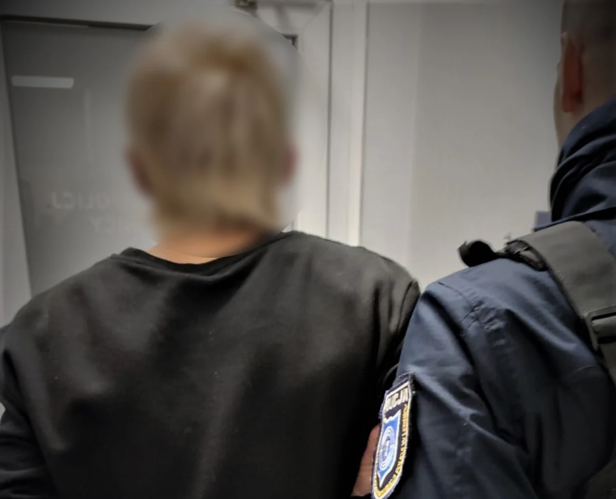 Funkcjonariusze z Legnicy zatrzymali mężczyznę podejrzanego o uszkodzenie ściany świątyni oraz włamania do skarbonek na datki. 35-latek usłyszał cztery zarzuty. Spowodował straty na kwotę około 2 tysięcy zł. Sąd na wniosek prokuratury i policjantów zastosował wobec mężczyzny dwumiesięczny areszt. 