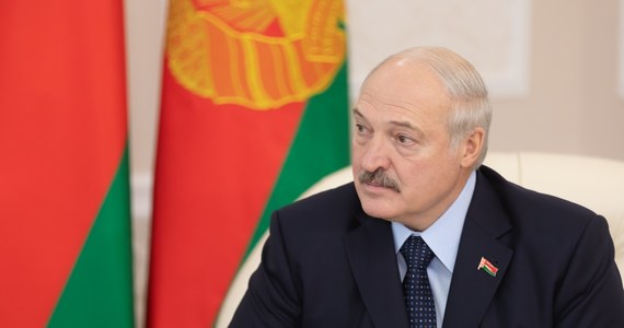 Aleksandr Łukaszenka zwołał pilne spotkanie na temat aktualnych kwestii bezpieczeństwa i ochrony granicy państwowej - informuje agencja prasowa BelTA. Według niego "sytuacja wokół Białorusi pozostaje trudna". Szef KGB mówił natomiast, że "spodziewane jest nagłe pogorszenie sytuacji".