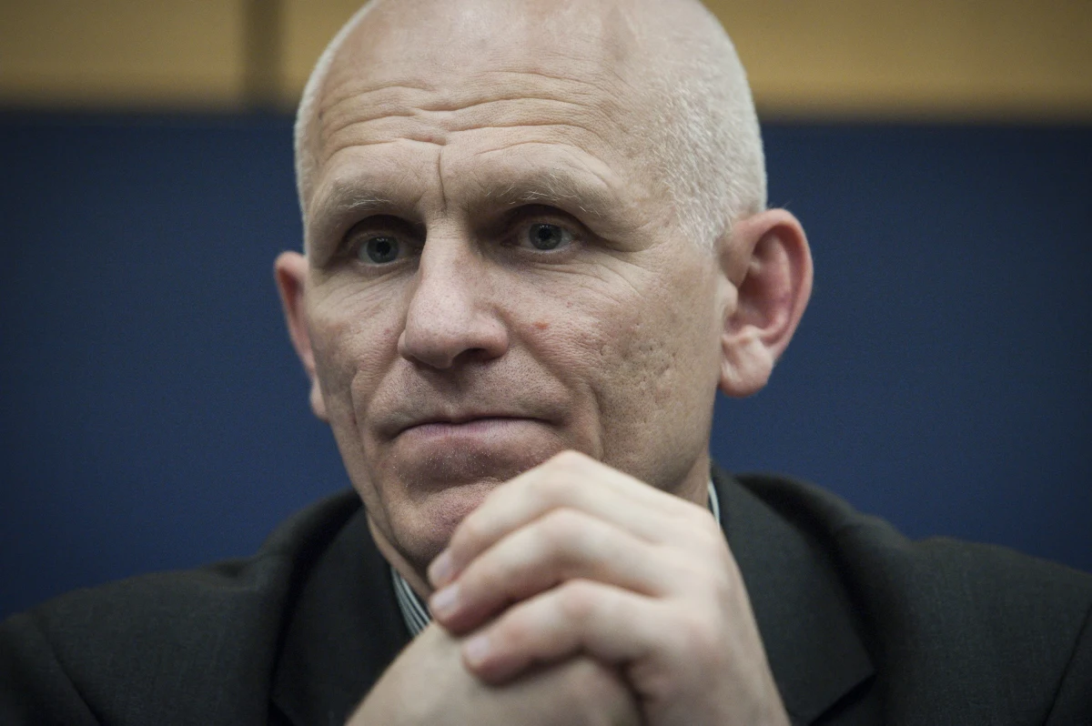 Laureat Nagrody Nobla i szef białoruskiej organizacji praw człowieka Wiasna Aleś Bialacki oraz dwaj jego współpracownicy Walancin Stefanowicz i Uładzimir Łabkowicz zostali przewiezieni z aresztu do kolonii karnych. Więźniowie polityczni zostali w marcu skazani na kary pozbawienia wolności.