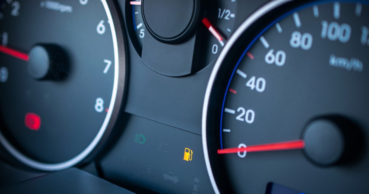 Jazda na rezerwie to proszenie się o kłopoty. Rachunek idzie w tysiące