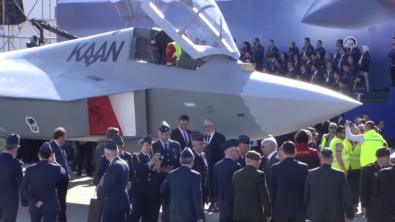 Turecki myśliwiec piątej generacji, wcześniej znany na świecie jako TF-X, właśnie został oficjalnie zaprezentowany i otrzymał wymowną nazwę KAAN.