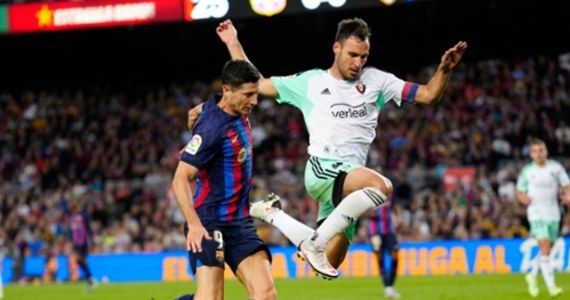 Barcelona pokonała przed własną publicznością Osasunę Pampeluna 1:0 w 33. kolejce piłkarskiej ekstraklasy i przybliżyła się do zapewnienia sobie tytułu mistrza Hiszpanii. Cały mecz w barwach gospodarzy rozegrał Robert Lewandowski.