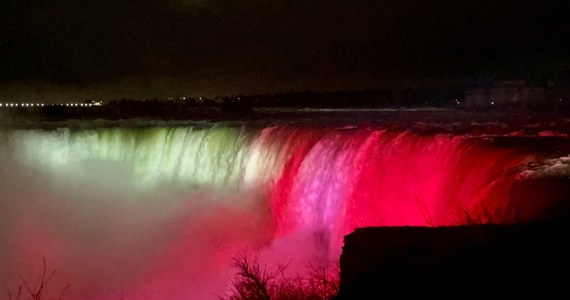 Najsłynniejszy wodospad na świecie - Niagara - został podświetlony polskimi barwami narodowymi. Wydarzenie to oficjalnie rozpoczęło w Ontario, największej prowincji Kanady, uroczystości Miesiąca Dziedzictwa Polskiego.