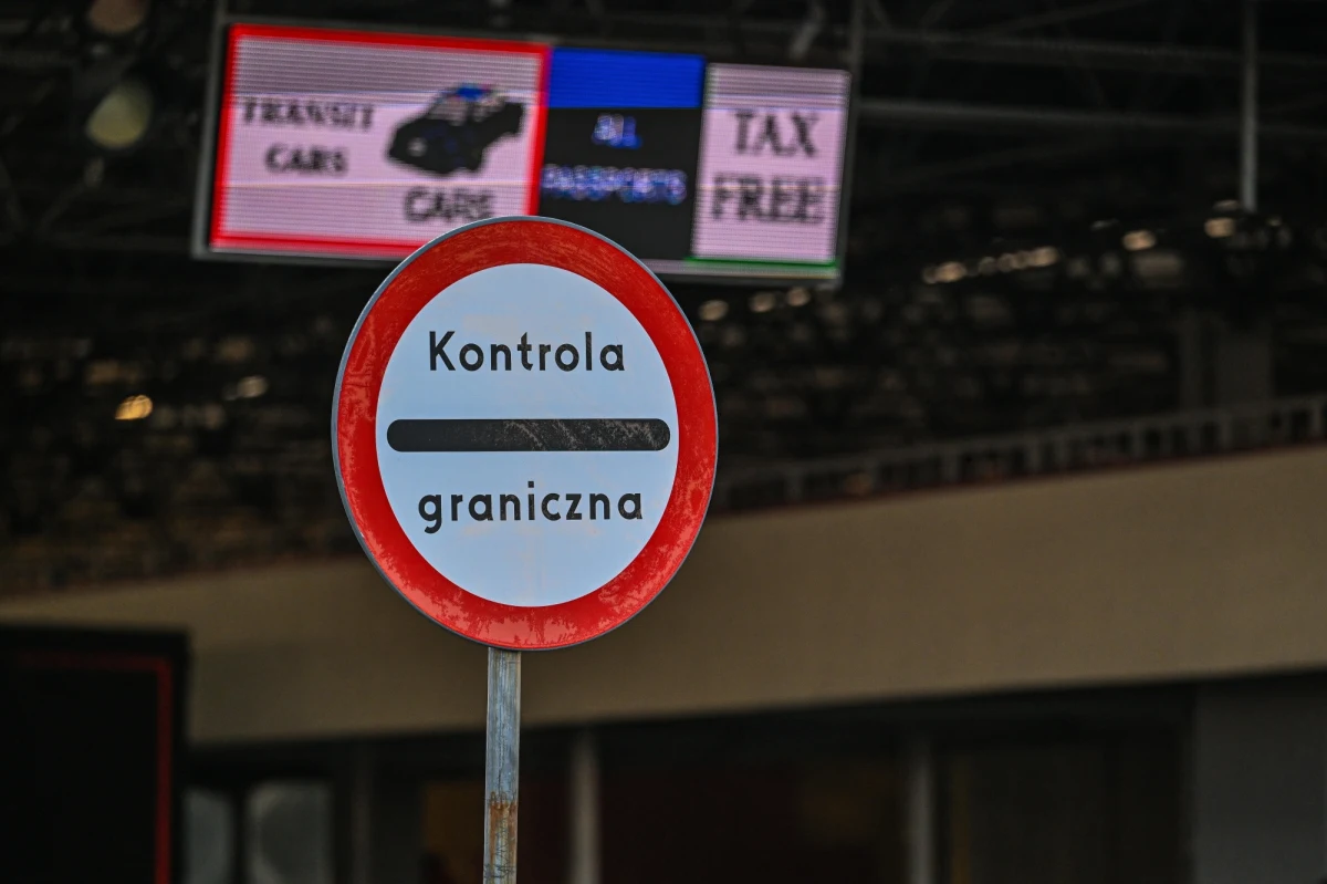 1300 paczek nielegalnych papierosów przechwycili funkcjonariusze podkarpackiej Krajowej Administracji Skarbowej z Korczowej. Natomiast w Medyce wykryty został nielegalny przewóz gotówki.