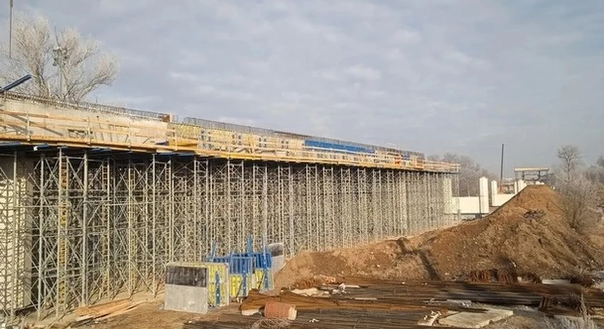 W związku z budową Alei Wielkiej Wyspy jutro i w piątek nie będzie możliwy przejazd na skrzyżowaniu ulicy Dembowskiego z tą nową trasą. Dla pasażerów MPK na Sępolnie oznacza to duże zmiany w komunikacji zbiorowej.