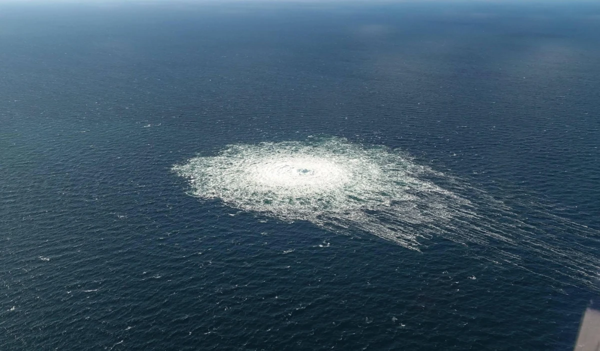 ​Trzy rosyjskie okręty wojenne "widma" operowały na Bałtyku przed wysadzeniem gazociągów Nord Stream 1 i 2 w pobliżu miejsca sabotażu przez kilka godzin, a w jednym przypadku przez prawie dobę - ujawnili nadawcy publiczni krajów nordyckich.