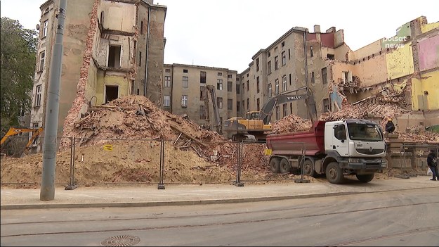 Łódź bierze się za wyburzanie kamienic. Wiosną runęły pierwsze ściany zrujnowanych budynków, jesienią upadną ostatnie. W sumie wyburzonych zostanie pięćdziesiąt kamienic. Materiał dla "Wydarzeń" o tym co powstanie na gruzach starego Adam Malik.