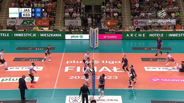 Skrót pierwszego meczu finału PlusLigi 2023 Jastrzębski Węgiel – Grupa Azoty ZAKSA Kędzierzyn-Koźle 3:0 (25:20, 25:20, 25:23).
W tekście zawarto link serwisu partnerskiego