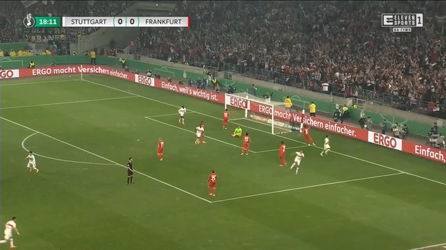 VfB Stuttgart - Eintracht Frankfurt 2:3 (1:0)
Bramki: Tiago Tomas 19, Enzo Millot 83 - Evan Ndicka 51, Daichi Kamada 55, Randal Kolo Muani 77 (k)

 

Czerwona kartka: Borna Sosa 86 (VfB Stuttgart - za drugą żółtą)

 

Zdjęcia: Eleven Sports
W tekście zawarto link serwisu partnerskiego