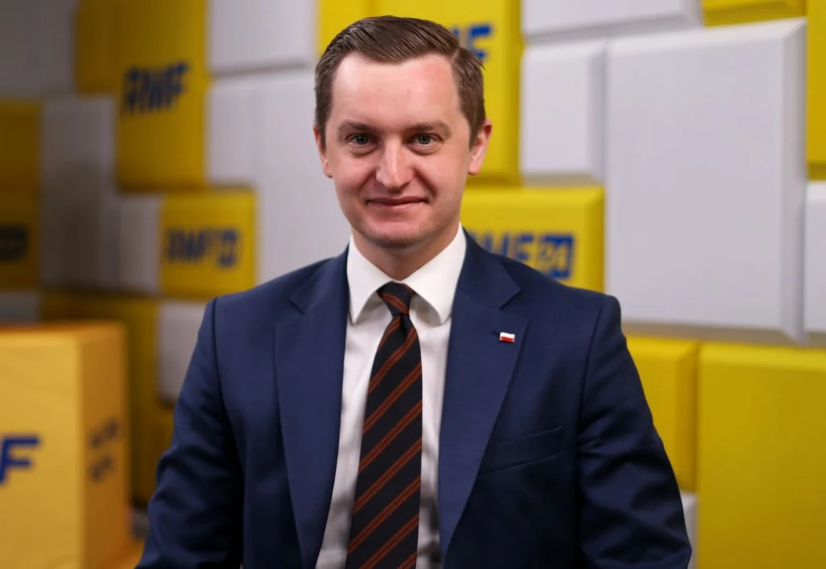 "W kluczowych obszarach naszego codziennego życia pewne ważne decyzje zapadają bez zgody Polaków, co uderza w naszą suwerenność. Niemcy mają w Polsce swoją opcję polityczną" - mówił Sebastian Kaleta, poseł Suwerennej Polski. "Można używać stwierdzenia +polityczni kolaboranci+" - powtarzał za szefem swojej partii gość Roberta Mazurka w Porannej rozmowie w RMF FM. Na pytanie, kto jest kolaborantem, Kaleta odpowiedział wprost: "Donald Tusk". 